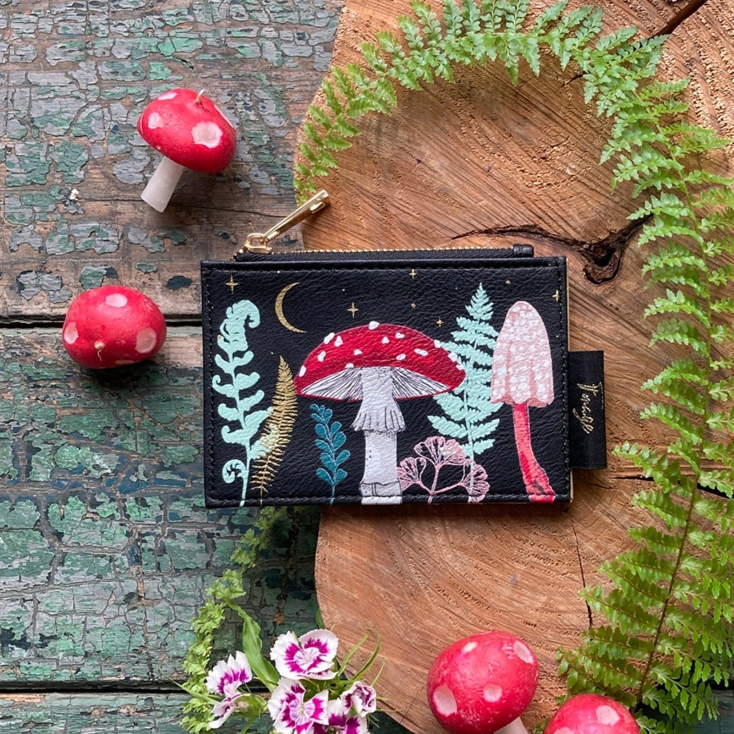 House of Disaster-Forage-Wallet-Mushroom